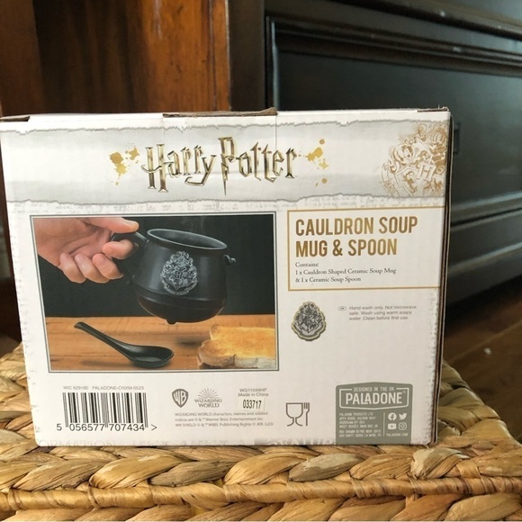 Harry Potter ceramic Cauldron Soup Mug & Spoon set - Picture 3 of 5